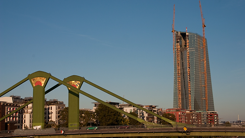 Flößerbrücke mit Neubau der EZB