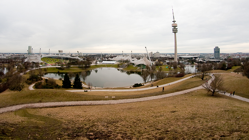 Blick vom Olympiaberg auf den Olympiapark