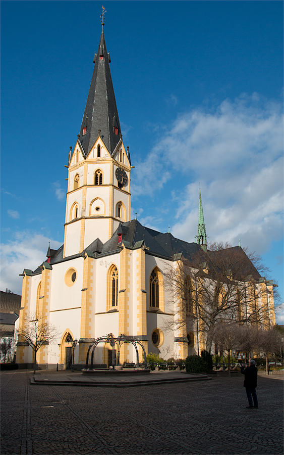 Weils so schön wahr nochmal bei Sonnenschein: St. Laurentius-Pfarrkirche