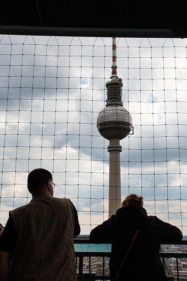 Von der 40. Etage auf den Fernsehturm schauen