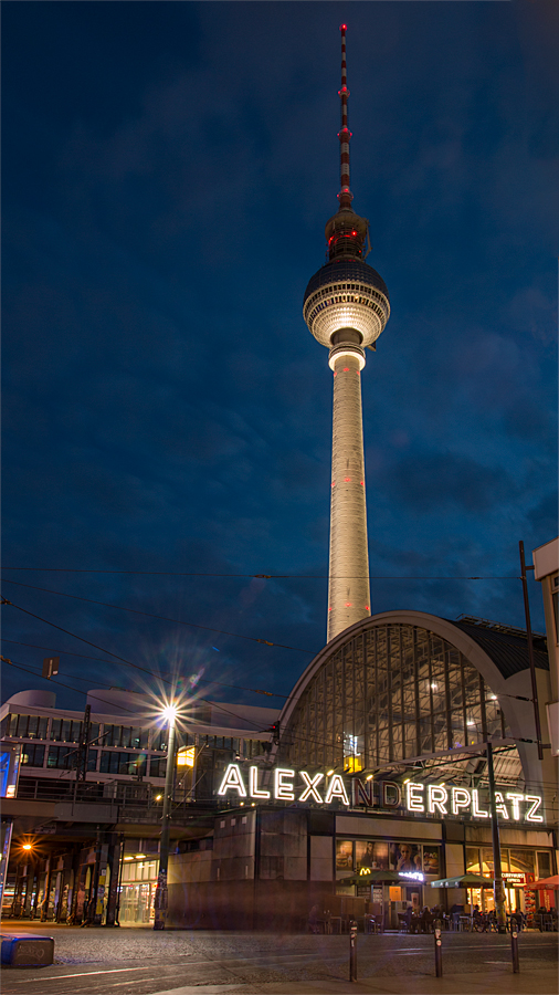 S-Bahnhof Alexanderplatz mit Fernsehturm