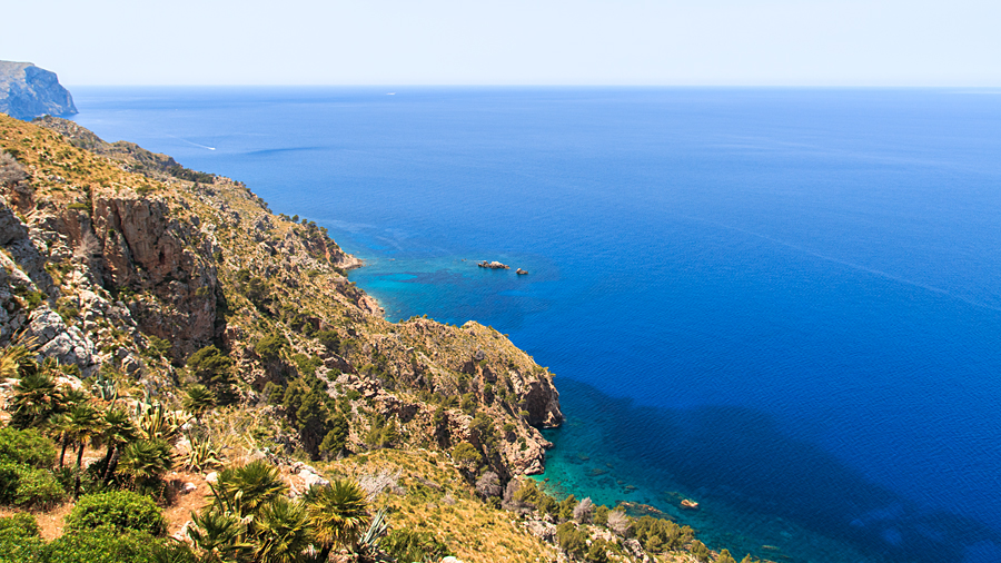 Roadtrip MA-10: Ausblick von der Terrasse des Restaurantes Es Grau