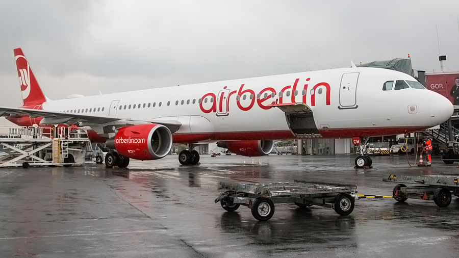 Airbus A321 (OE-LCM) von Niki im airberlin-Outfit